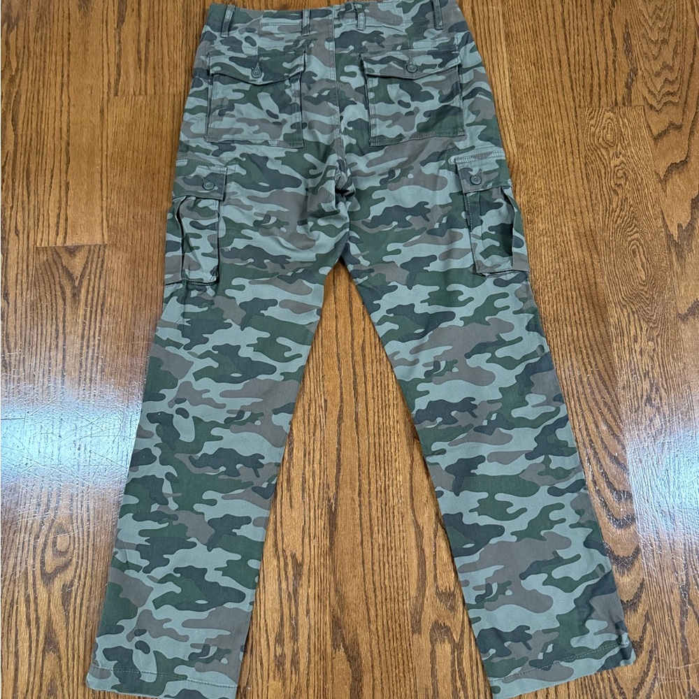 Amazon Essentials Green Camouflage Cargo Pants Un… - image 2
